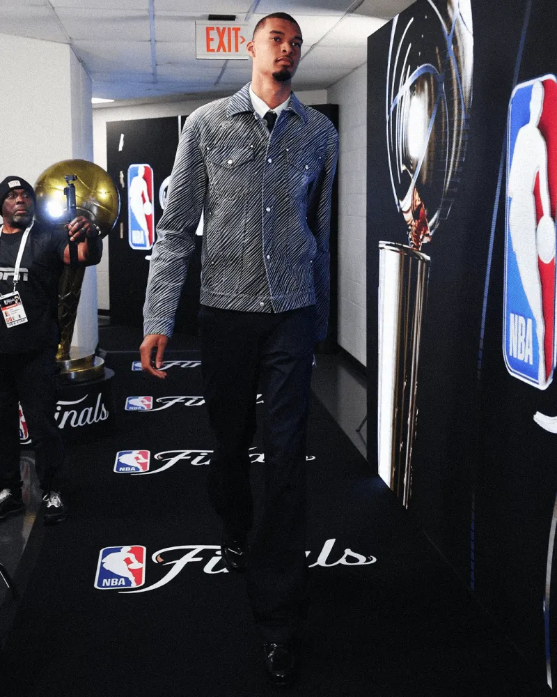 开云-NBA官方晒文班亚马照片：才第三年他就准备好总决赛首秀了